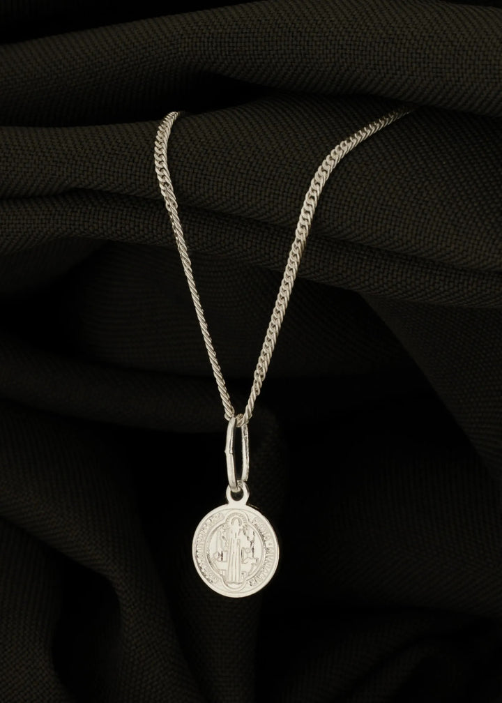DIJE SAN BENITO EN PLATA 950